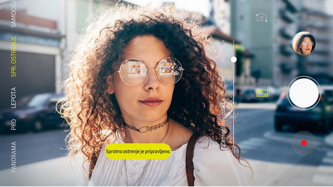 Anche la fotocamera del Samsung Galaxy A7 è dotata di intelligenza. 