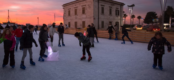 Heute, am 28. November, wird die Eisbahn am Meer eröffnet.