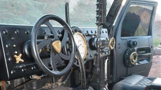 Jeep Wrangler 6X6 Loco Hauk
