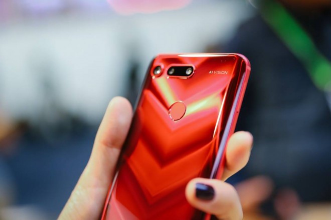 Honor View20 je prvi pametni telefon, ki uporablja napredno tehnologijo nanolitografije.