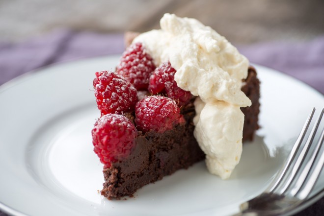 You can decorate the cake with berries or with whipped cream. 