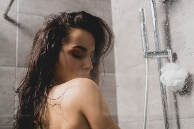 The shower net is not suitable for cleaning the face