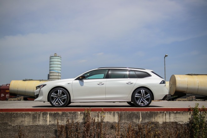 Peugeot 508 SW – die seitliche Silhouette erinnert stark an einen „Shooting Brake“