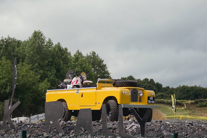 Cool & Vintage Land Rover Series 2A LWB