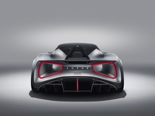Lotus Evija - mogočen zadek z zračnim tunelom. 