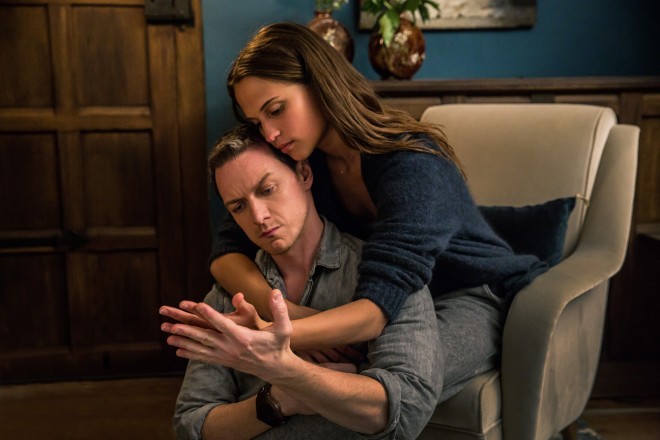 Film Do dna (2017) imajo svojo literarno podlago v knjigi Submergence. 