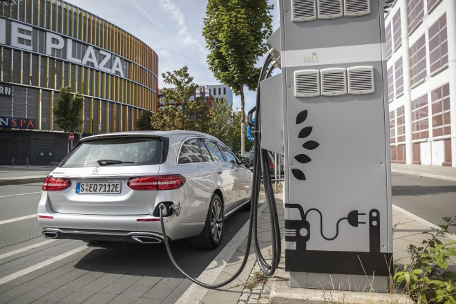 Mercedes-Benz glaubt an den Übergang zum Hybrid. Aber in Zukunft wird es nur noch Strom geben. 