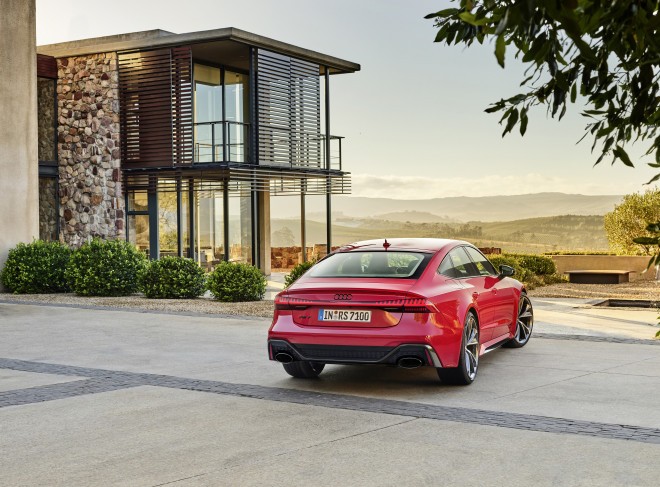 Audi RS7 Sportback  / Značilen je kakopak zadek! 