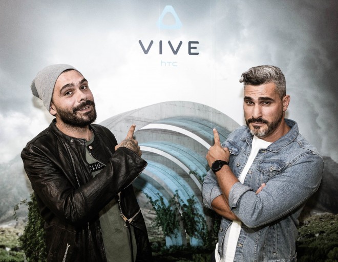 Cool Fotra Jani Jugovic in Jana Macarol sta med prvimi preizkusila HTC Vive Cosmos. 