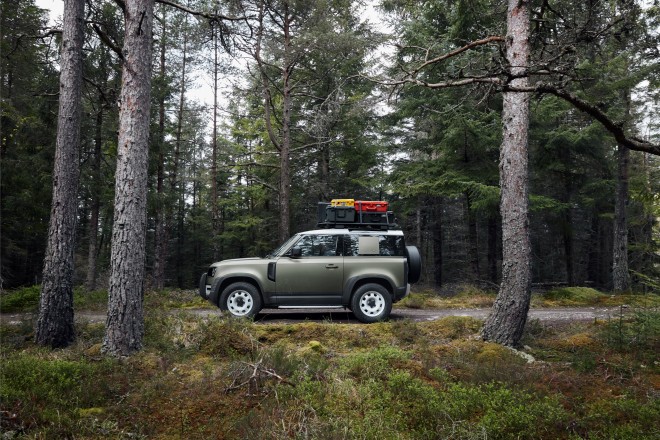 Novi Land Rover Defender -  Prav model 90  je tisti v katerem boste takoj in nezmotljivo prepoznali legendo! 