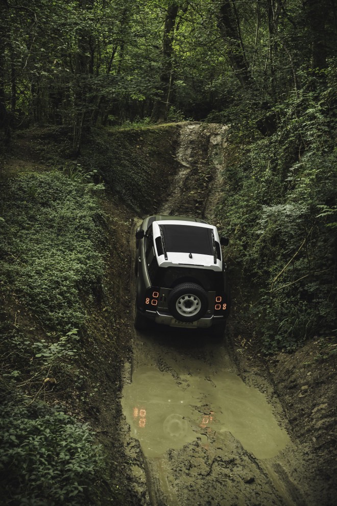 Land Rover Defender 2019