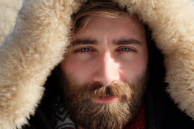 Un uomo con la barba