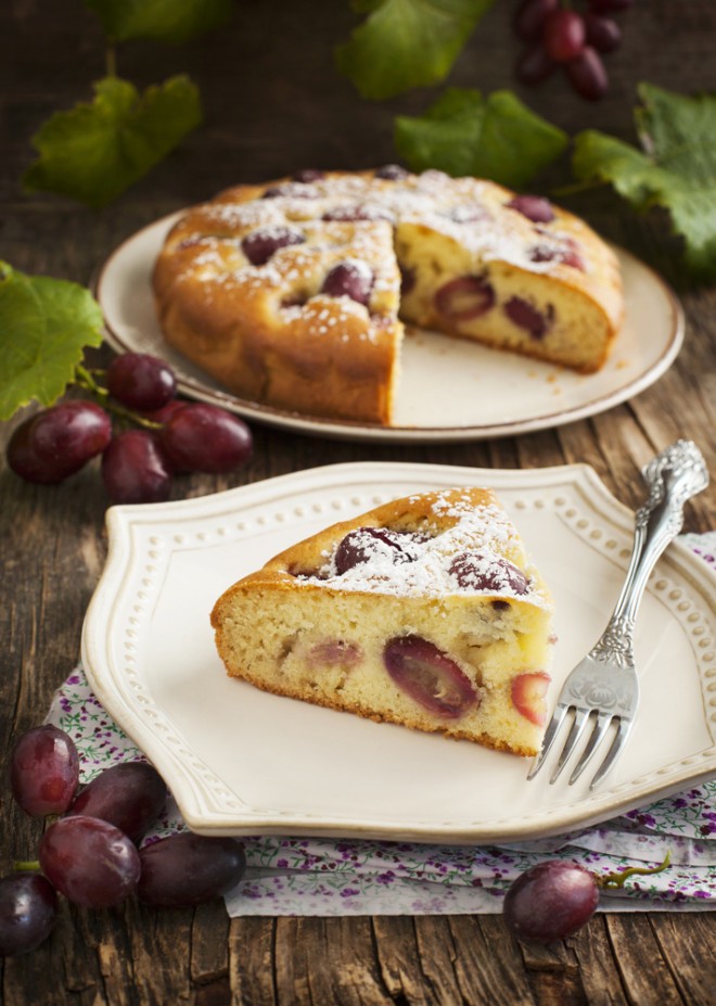 Biskuitkuchen mit Trauben