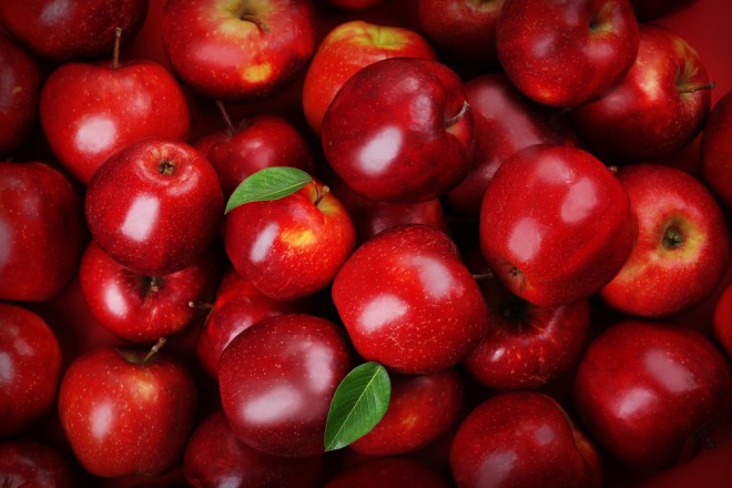 وفقا لدراسة أجراها باحثون من غراتس، يجب عليك تناول تفاحة كاملة. 