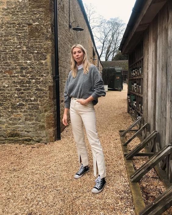 Pants (bell-bottom) with slits in the front (Photo: IG @ropesofholland)