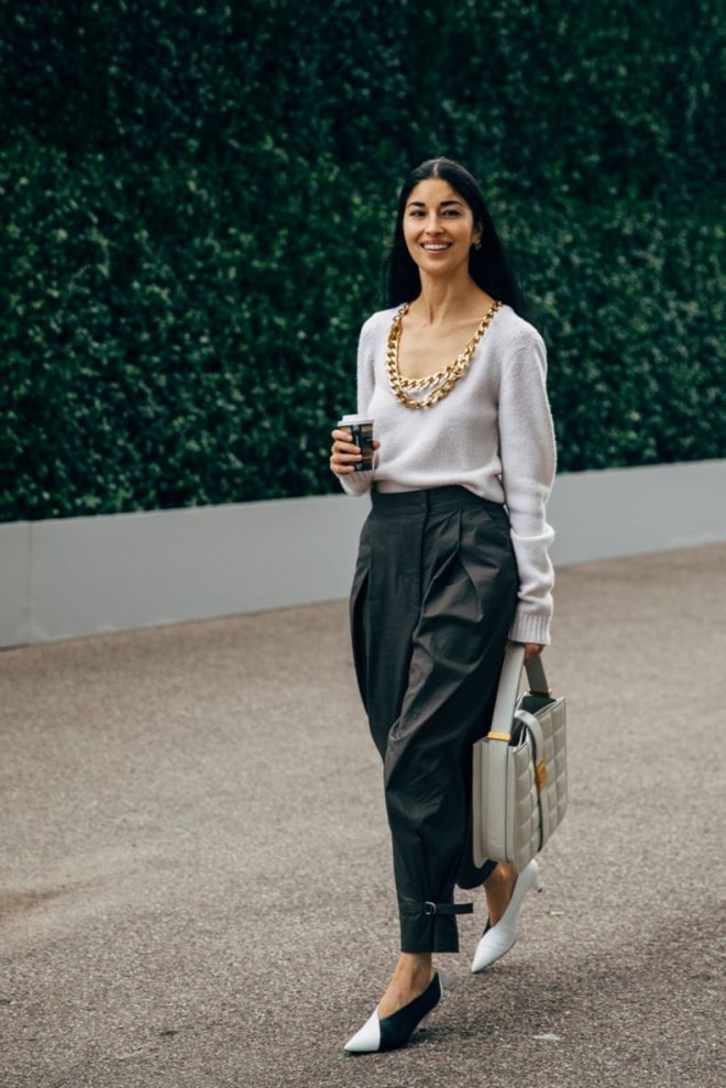 Pants that are "tight" at the ankles (Photo: IG @trendsspotter)