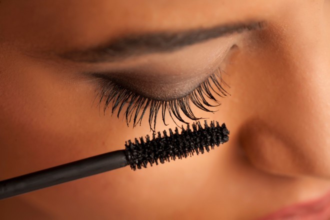 Wenn Mascara jeden Tag auf Ihren Wimpern ist, dann ist es gut zu wissen, wo wir Fehler machen könnten. 