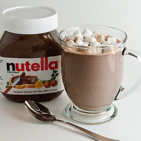 Ein warmes Getränk mit Nutella