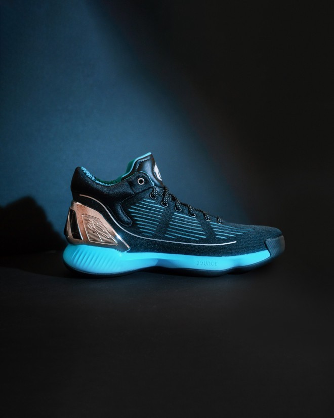 adidas x スター・ウォーズ ライトセーバー スニーカー