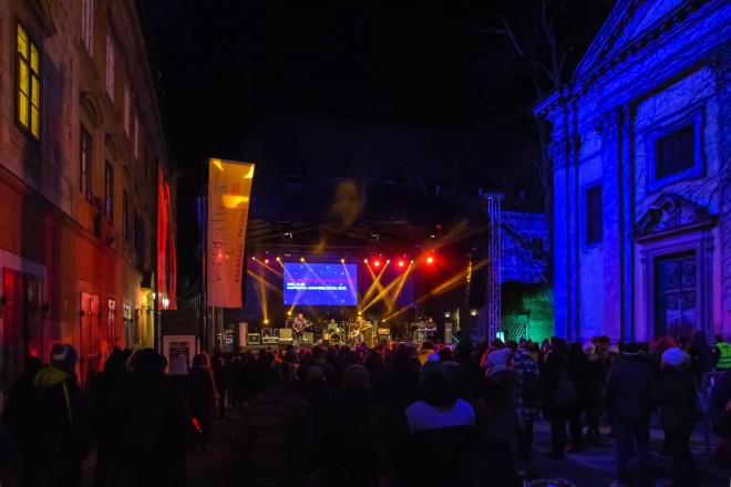 Hudební program na náměstí Francouzské revoluce (Foto: © Dunja Wedam)