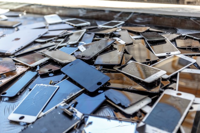 Statisticky vzato, méně než polovina smartphonů zažije nehodu! 