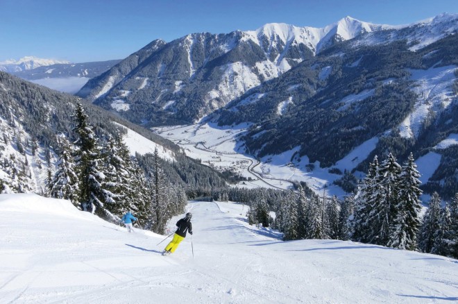 Skiing on the Riesneralm