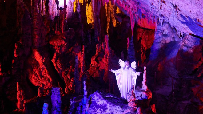 Presépio vivo na Caverna de Postojna