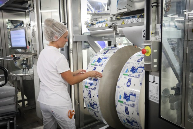 Embalaža Tetra Pak je izdelana iz treh različnih vrst materialov, ki sestavljajo kar sedem slojev.