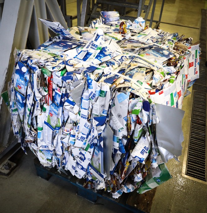 Ostanke embalaže Tetra Pak predelajo v papirnici Lucart, iz njih pa nastanejo robčki, papirnate brisače in higienski papir.