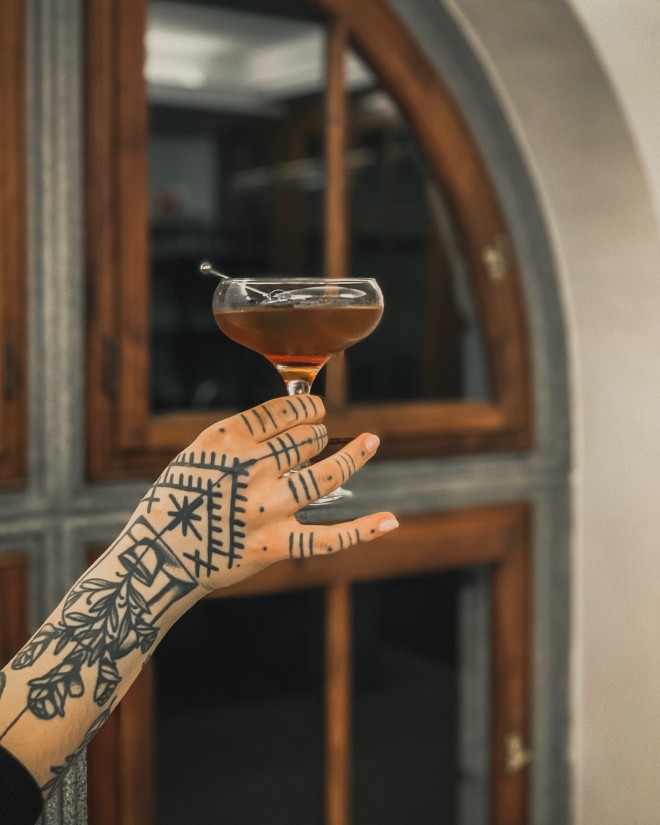 يقدم Bar Ribarnica ما يقرب من 40 كوكتيلًا مختارًا. 