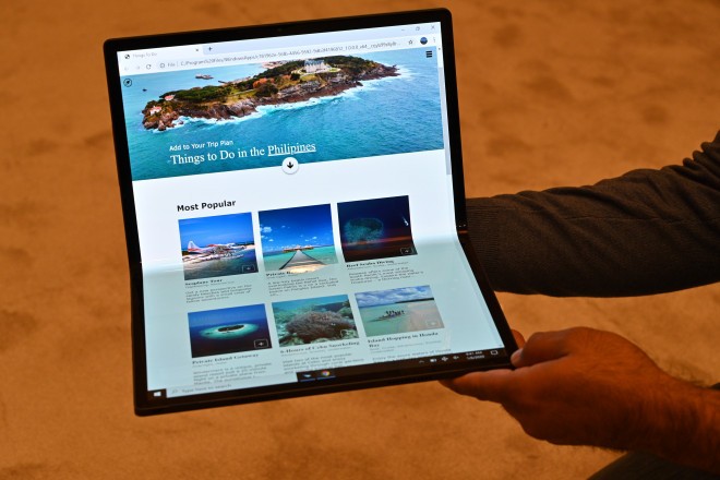 Intel's Horseshoe Bend Foldable Display Laptop