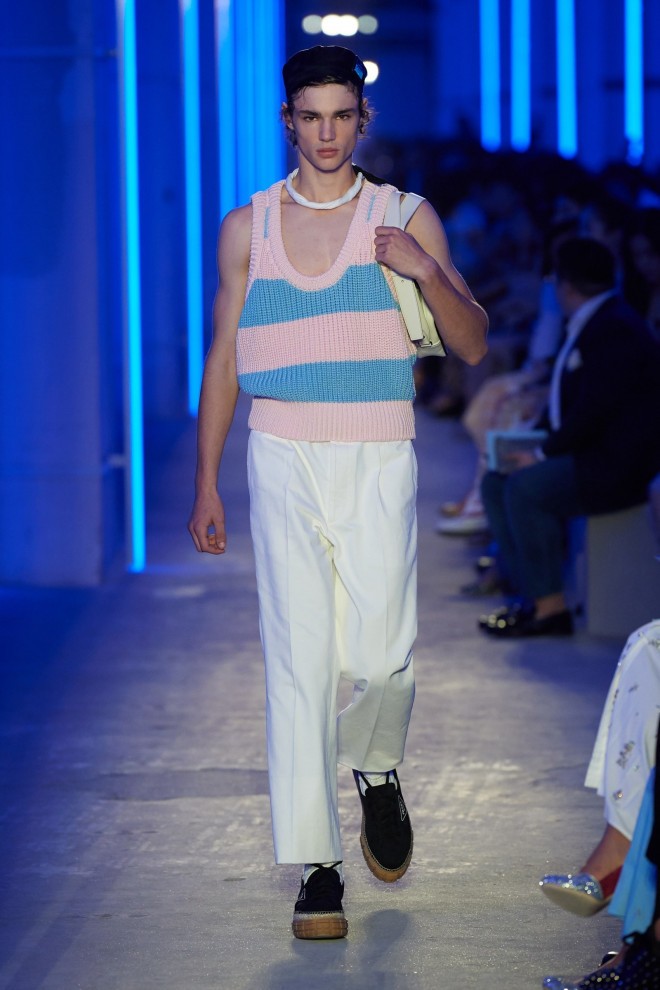 Trajnostni, reciklirani materiali z navtičnim vzorcem (Prada)