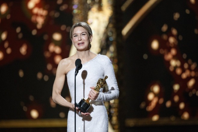 V glavni ženski je slavila Renée Zellweger (Judy).
