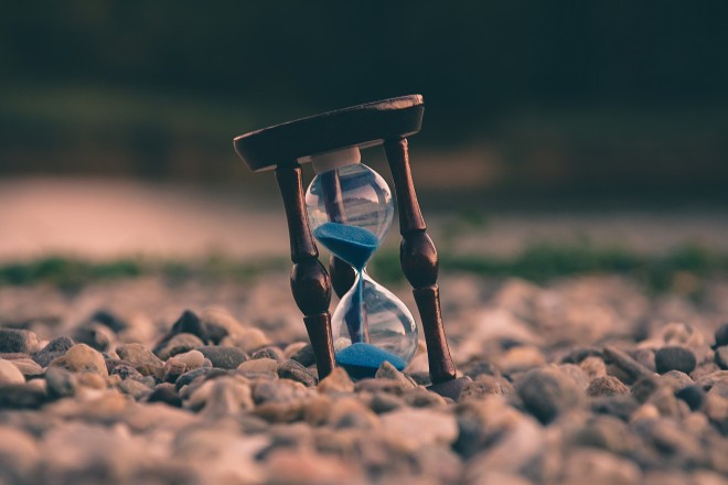 Non pensi a cosa potrebbe succedere allo scadere del tempo... 