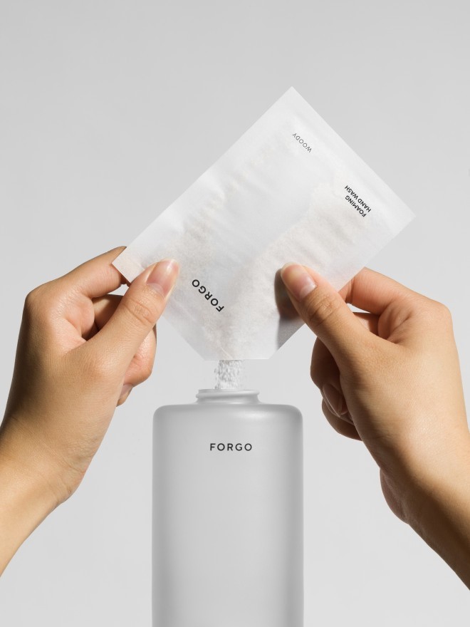 Die neue Kosmetikmarke FORGO vermeidet Plastik und reduziert ihren CO2-Fußabdruck. 
