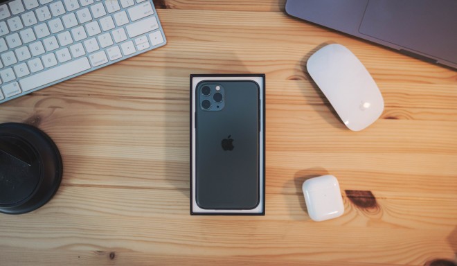 iPhone: ne glede na vse skupaj predstavlja varen in racionalen nakup. Trditev, da gre za najcenejši telefon, upoštevajoč vsa dejstva, niti ni iz trte zvita. 