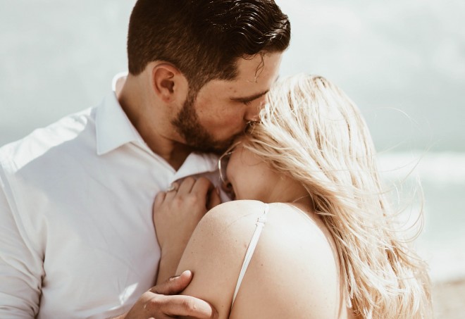 Sie kennen sich seit vielen Jahren und in einem bestimmten Moment empfinden sie Liebe.