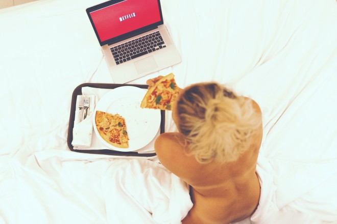 Dzięki rozszerzeniu Netflix Party wszyscy możecie oglądać ten sam film w tym samym czasie i wymieniać się swoimi opiniami na jego temat na czacie.