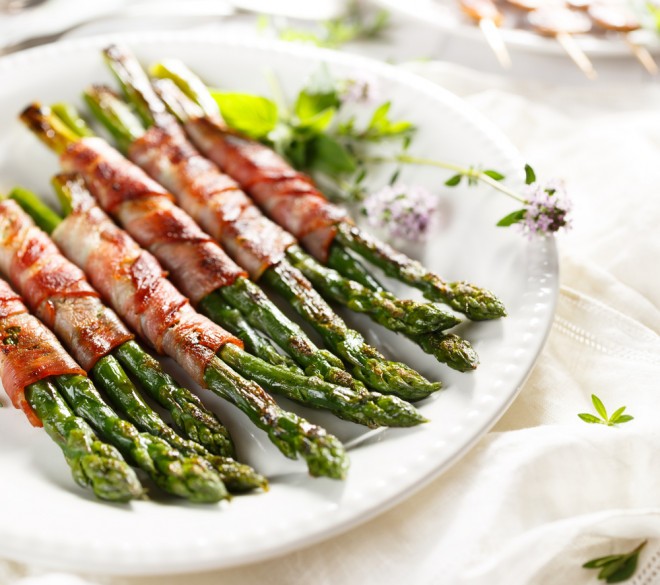 Asperges enveloppées de prosciutto