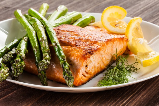 Saumon aux asperges et pommes de terre au four
