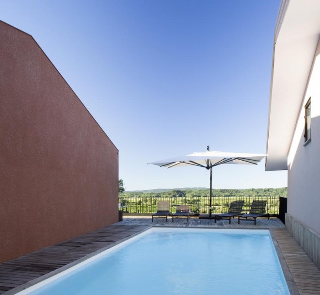 Fana Estate, terraço com piscina (Foto: Booking.com)