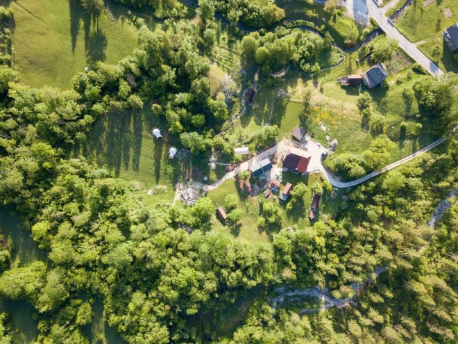Glamping Gozdna Jasa (Foto: Booking.com)