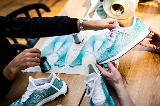 Do leta 2024 v adidasovih izdelkih ne bo več najti primarne plastike.