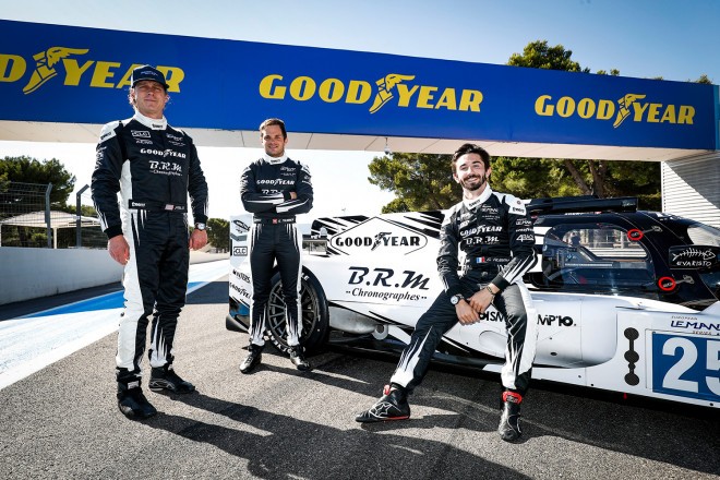 El diseño de los relojes se inspiró en la pintura retro de los vehículos de carreras de Goodyear, que también adornará los autos del equipo Algarve Pro Racing.