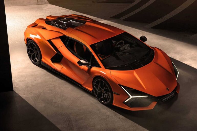 Lamborghini Revuelto 2024