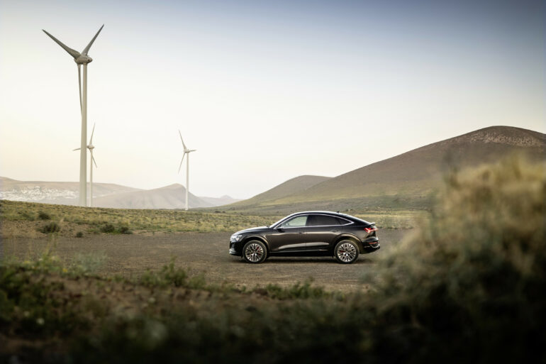 أودي Q8 e-tron 2024