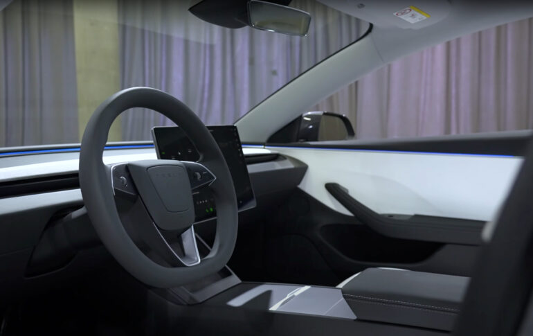 Tesla Model 3 2024 - inredning av kabinen. 