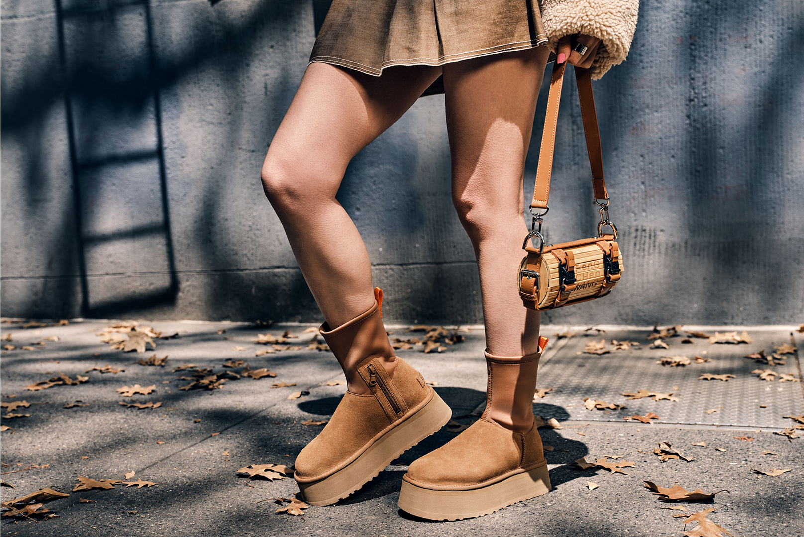 2023AW【UGG/アグ】CLASSIC SLIPPER ベージュ23cm Order Ugg Shoes and Boots at Eleganza.nl — Eleganza.nl