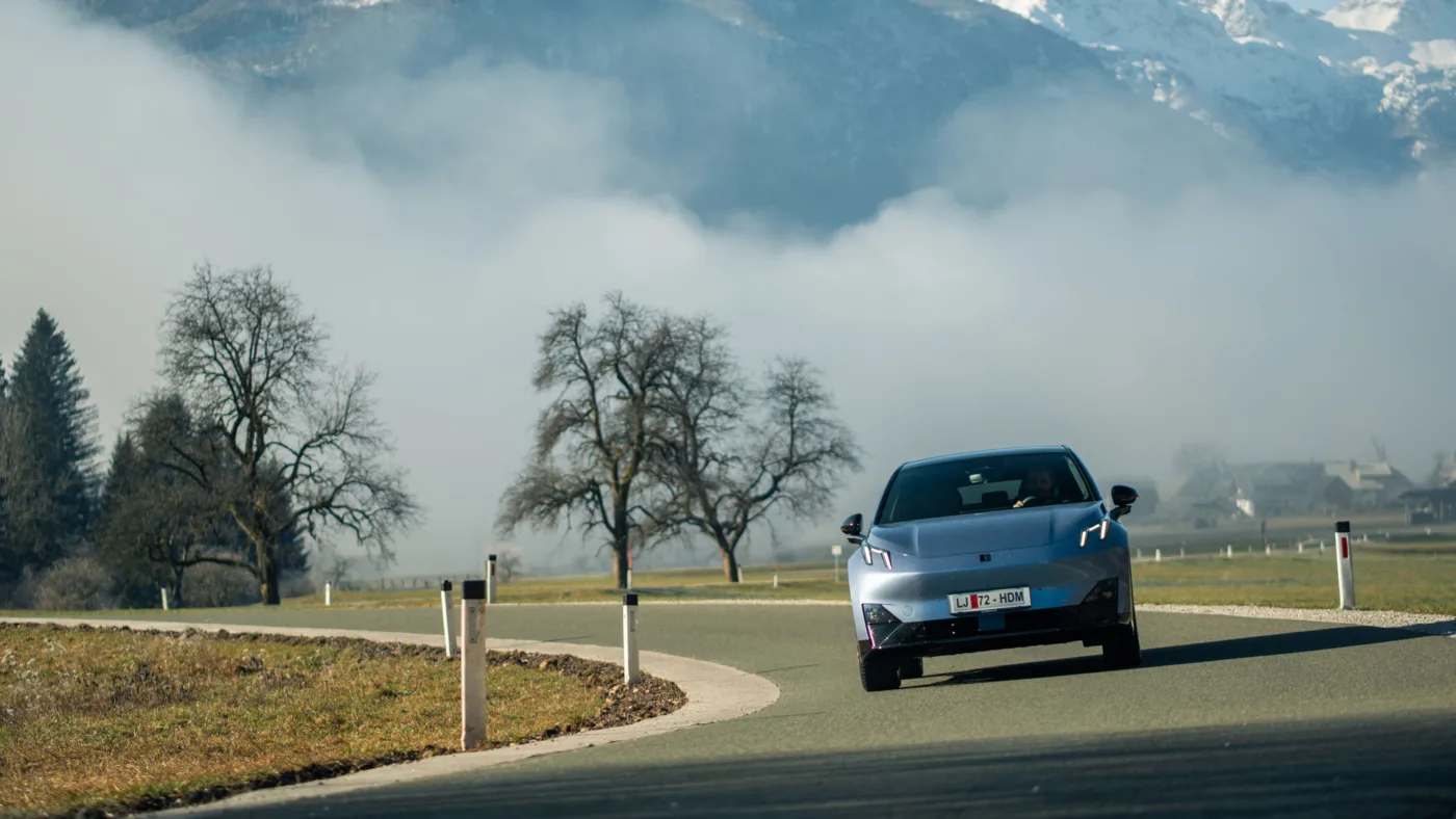 LYNK & CO 02