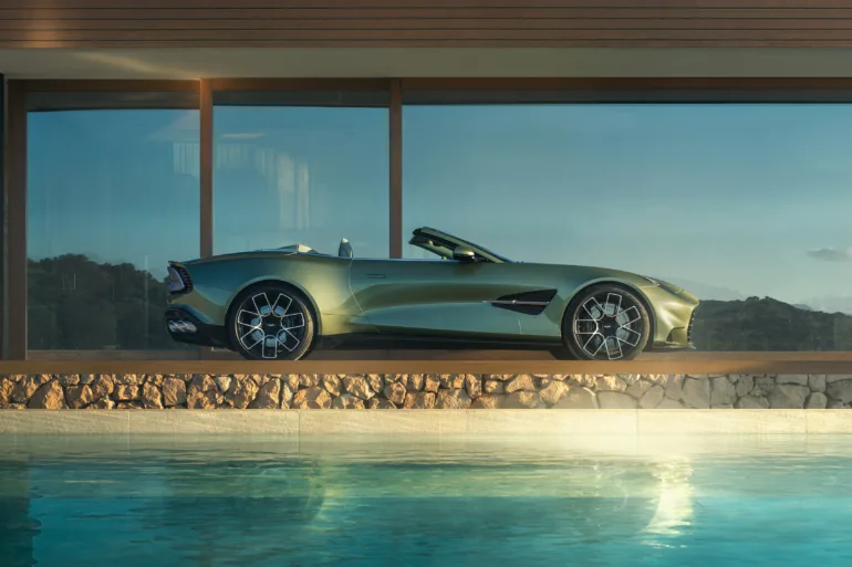 Aston Martin Vanquish Volante